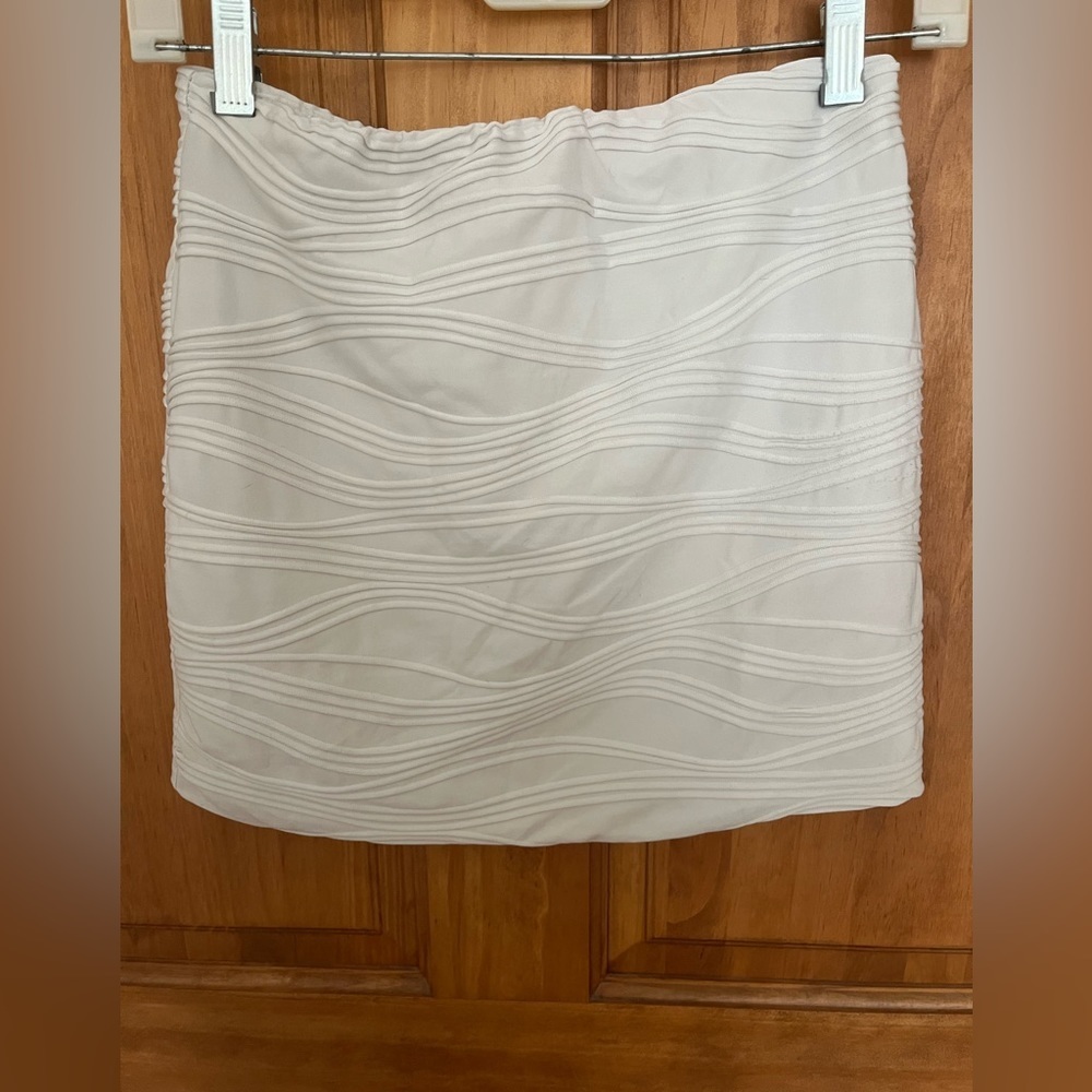 Hot Gal texturized mini skirt Size: M